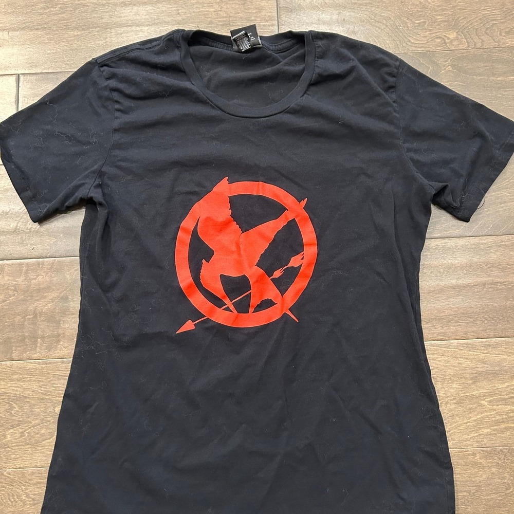 The Hunger Games The Exhibition Mockingjay Graphic T-Shirt Black Red XL